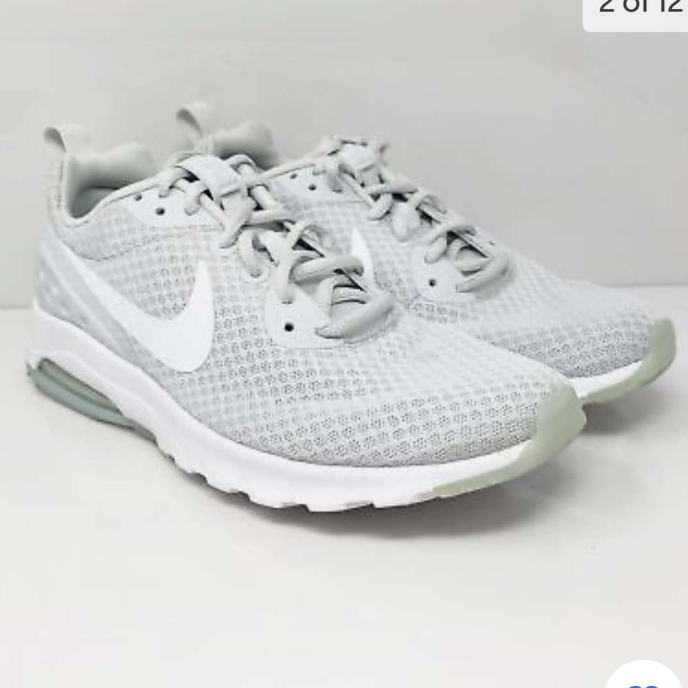 Nike women’s air max motion - size 8.5